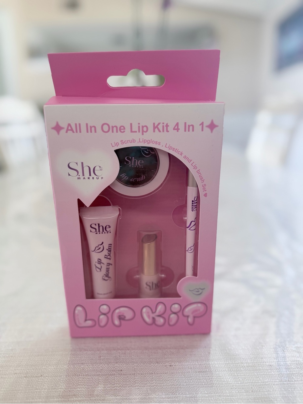 She makeup All-In-One Lip Kit 4 in 1 - lip scrub, lipgloss, lipstick, lip brush